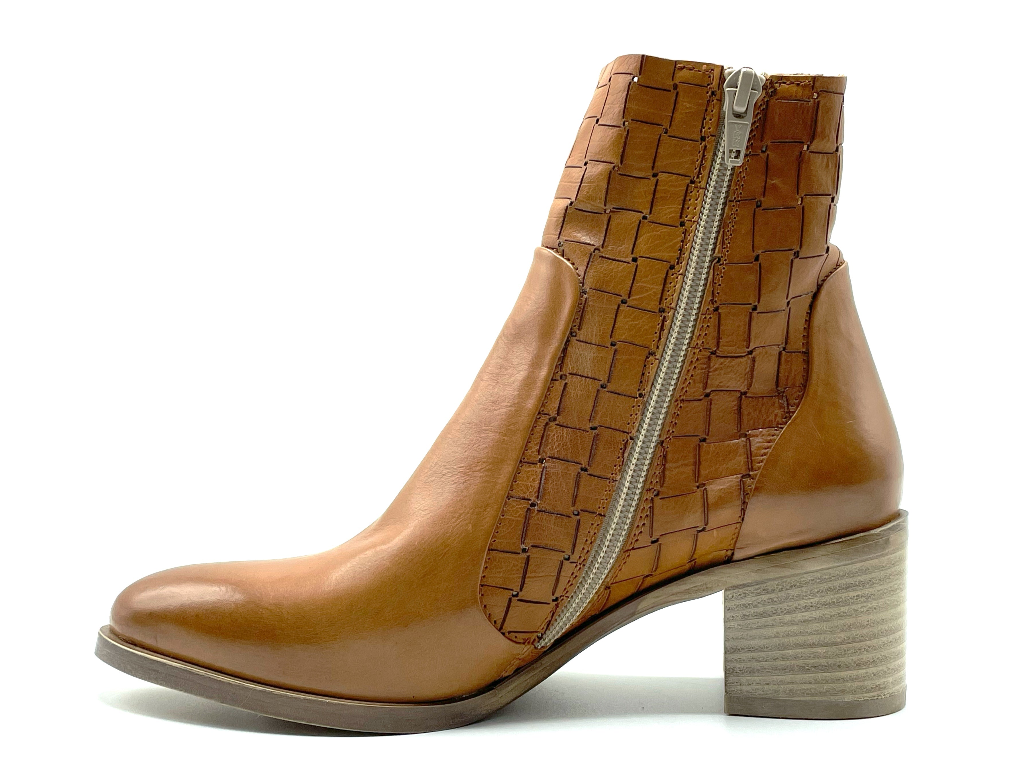 Donna Carolina - 005037 (Camel)